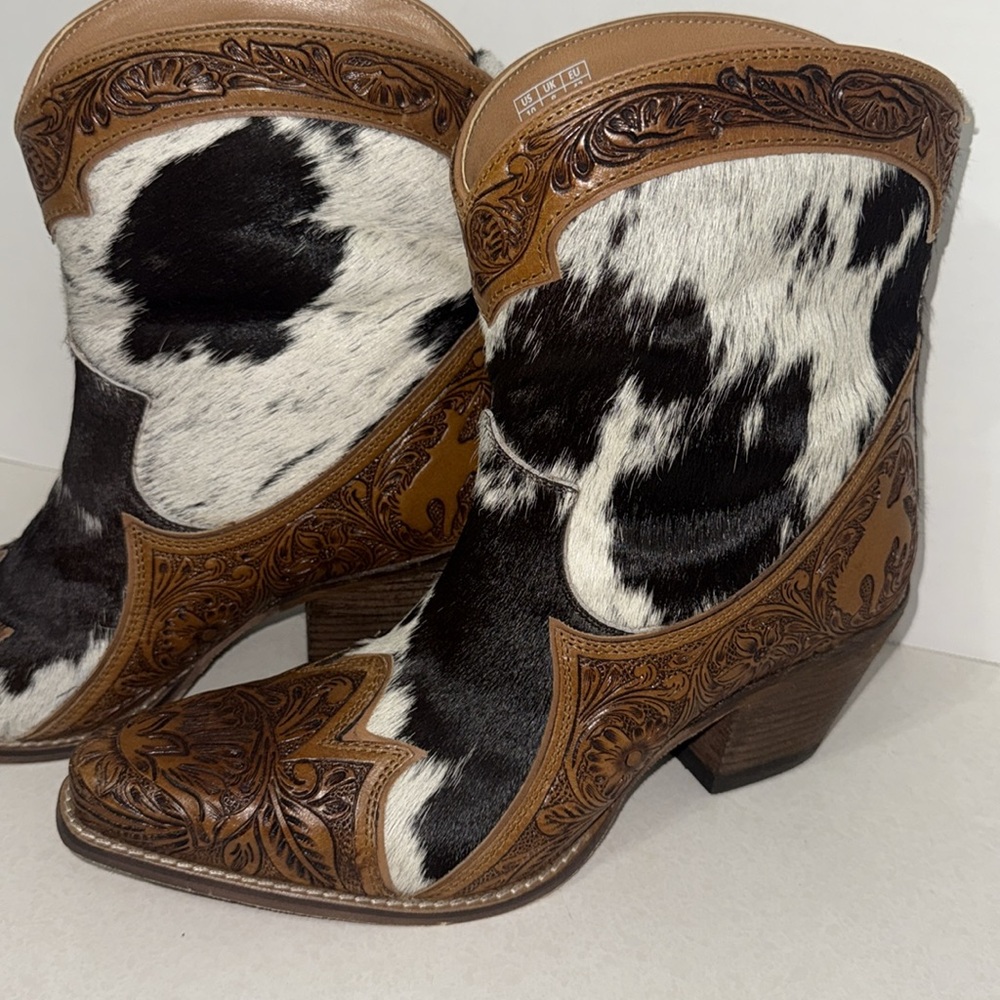 Myra Sandy Mae Hair-On Hide & Hand-Tooled
Leather Ankle Cowboy Boots Size 10 - Picture 2 of 12